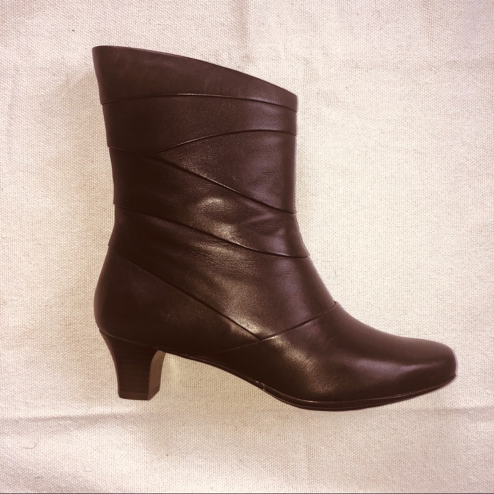 Brown Leather Aravon “Erica” Boots